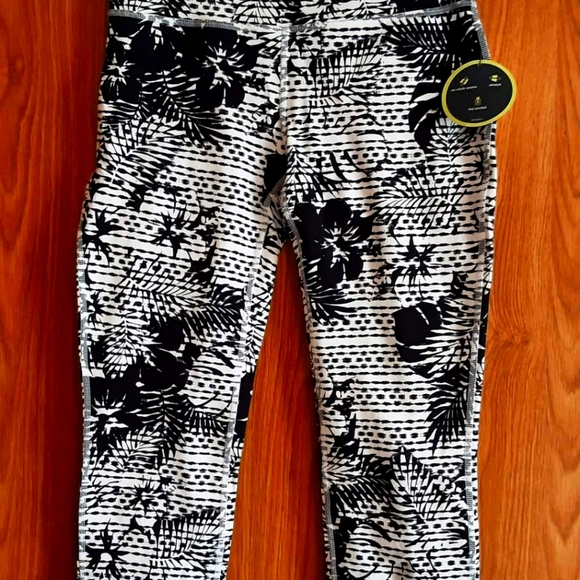 Xersion Pants - Xersion Black Floral Leggings S